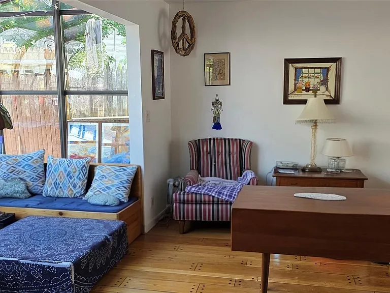 24 Anderson Ave — Photo 3