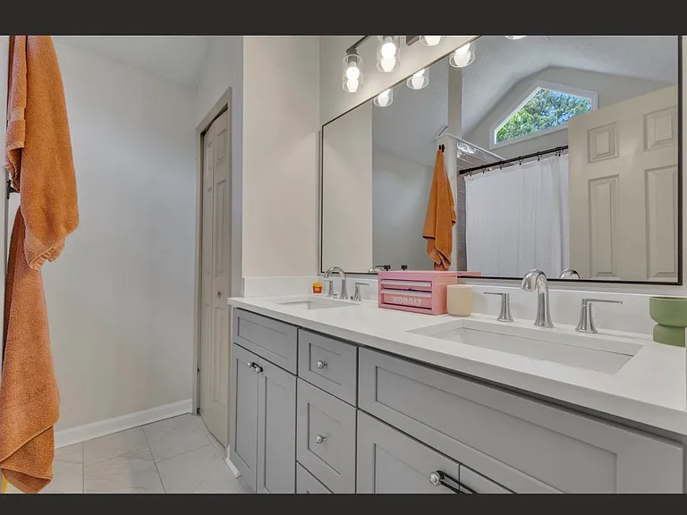 61 Brenda Ct — Photo 17