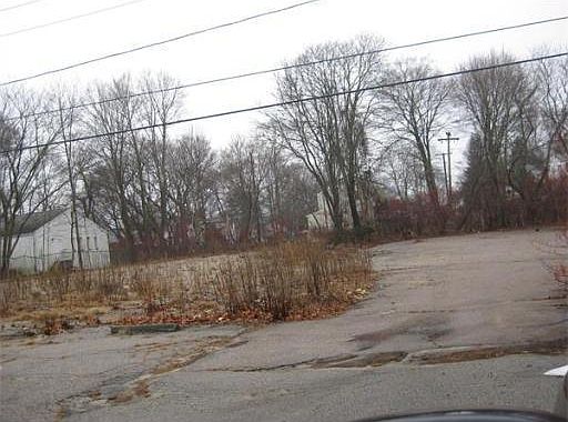 2nd image of 140 Bank St
