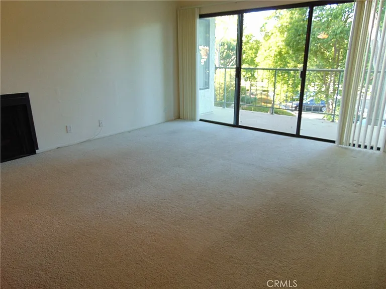 2203 Apricot Dr — Photo 2
