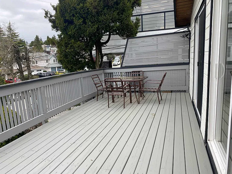 832 Habgood St — Photo 23