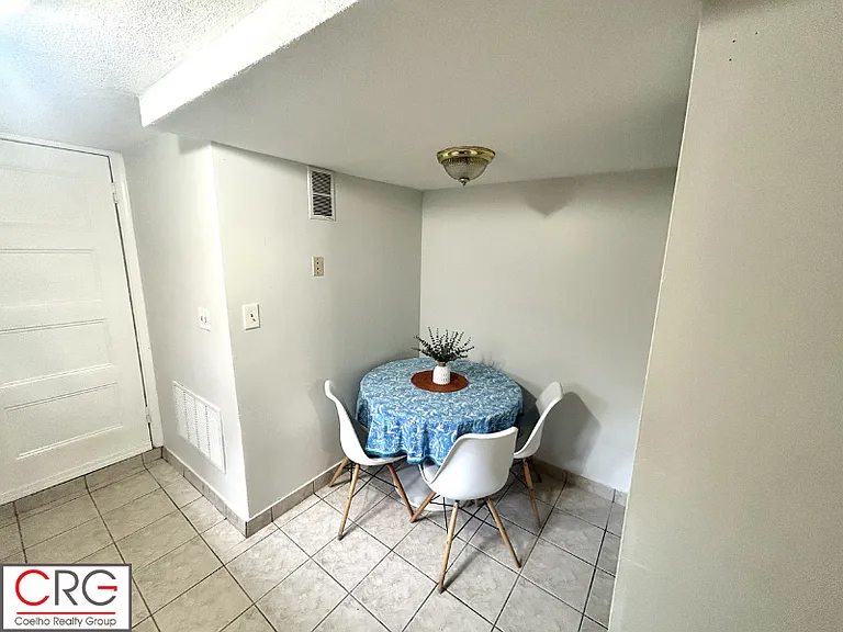 118-120 Cottage St #1B — Photo 15