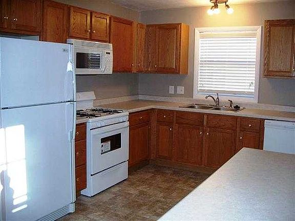 4th image of 1141 W Lexington Ave