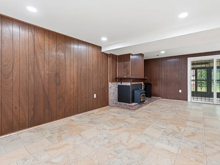 17004 Gohagen Rd — Photo 32