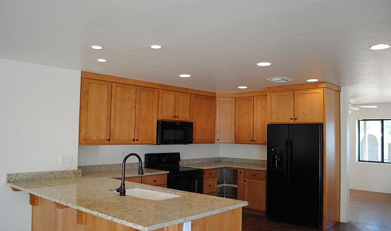 2nd image of 1215 E Edison St