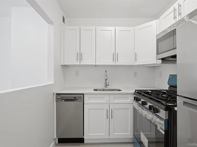 671 Bronx River Rd #2N — Photo 5