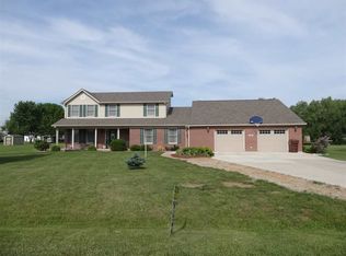 612 Maple St, Sweetser, IN 46987