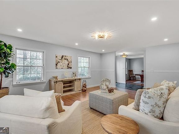 5th image of 3560 Embry Cir