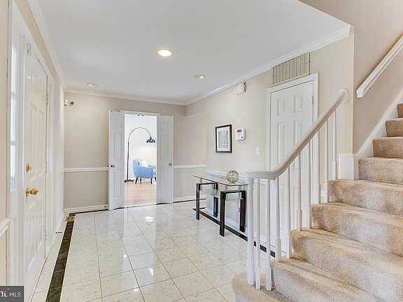 4th image of 9229 Bentridge Ave