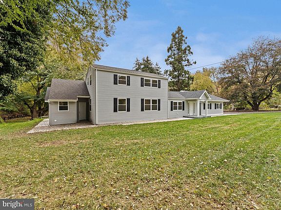 3rd image of 700 Crooked Ln