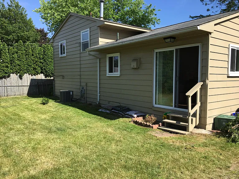 839 Hawthorne Ave — Photo 4