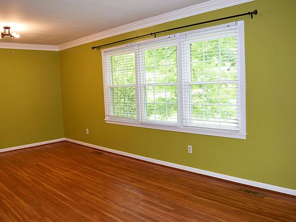 3rd image of 2201 Ivy Ln