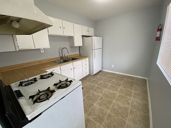 4th image of 320 Vermont St NE #3