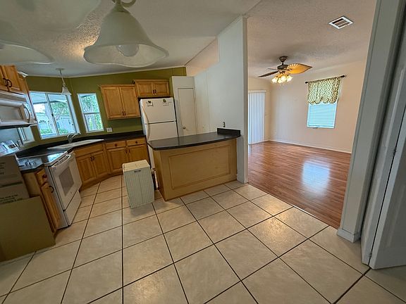 3rd image of 808 Water Ridge Dr