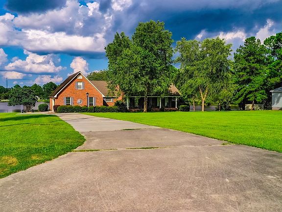 4th image of 175 Woodlake Cir