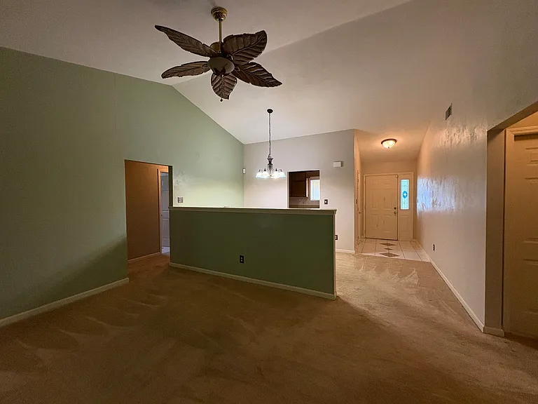 460 Merlin Ct — Photo 4
