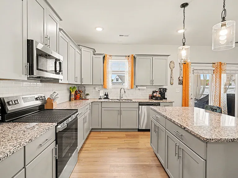 536 Amusement Dr — Photo 8