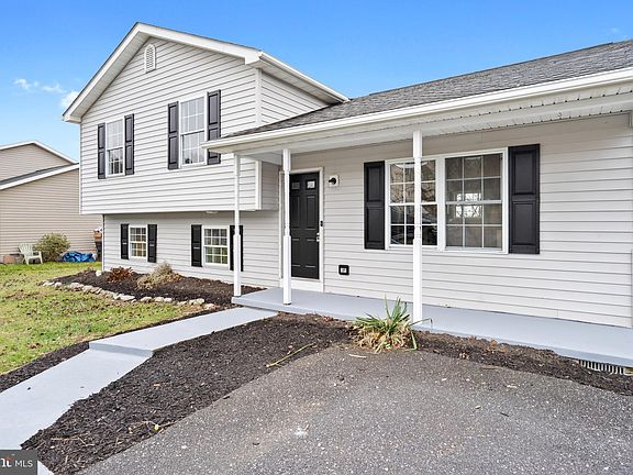 3rd image of 70 Moonlight Ln