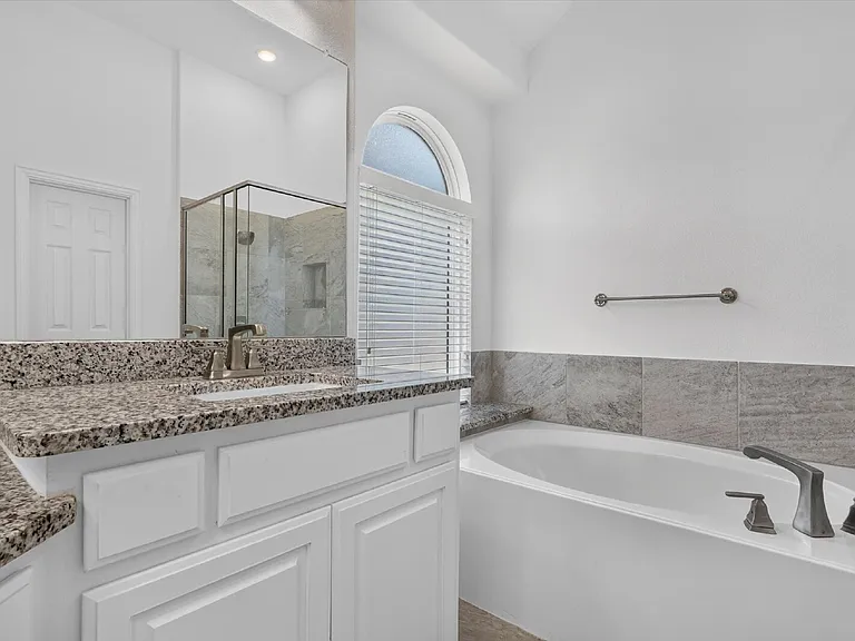 4300 Canadian River Dr — Photo 12