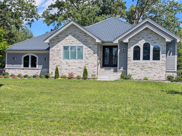 8316 Redtail Dr, Crystal Lake, IL 60014
