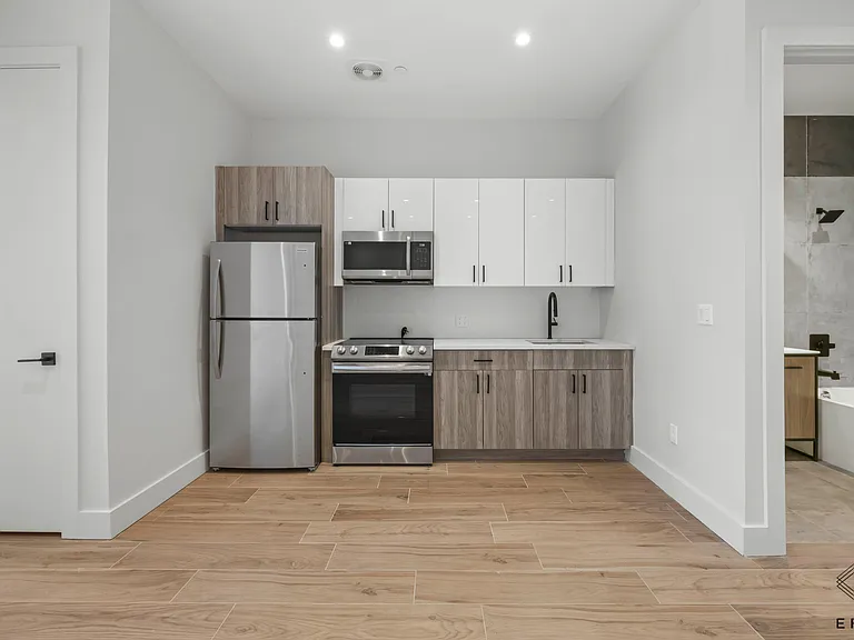 1120 Rogers Ave #2F — Photo 2