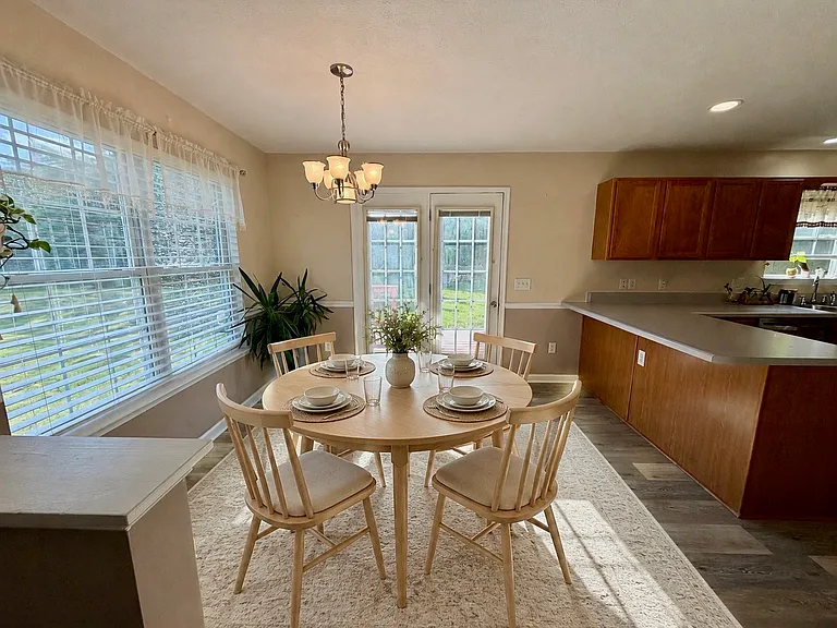 525 Pointe Dr — Photo 4