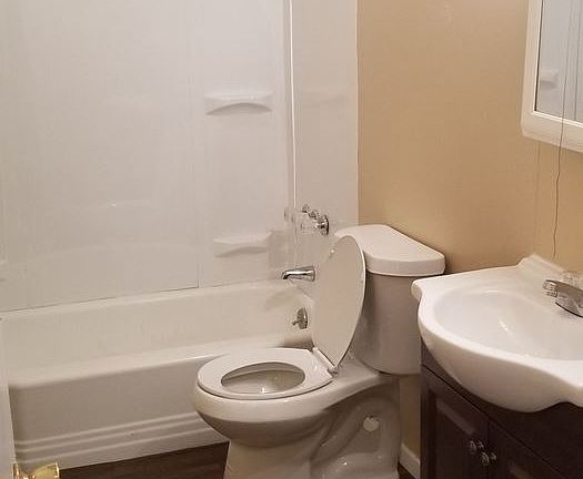 5th image of 2839 Sanborn St