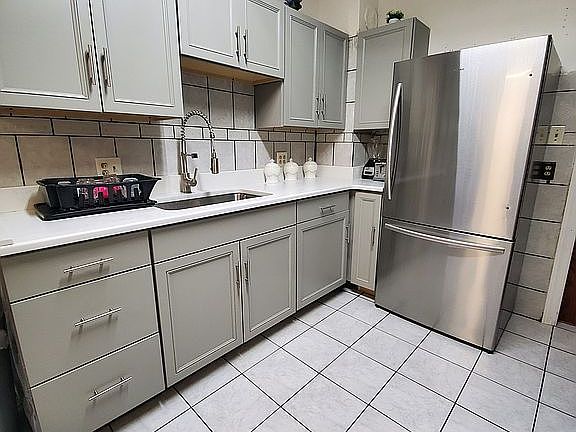 5th image of 3147 Belmont St