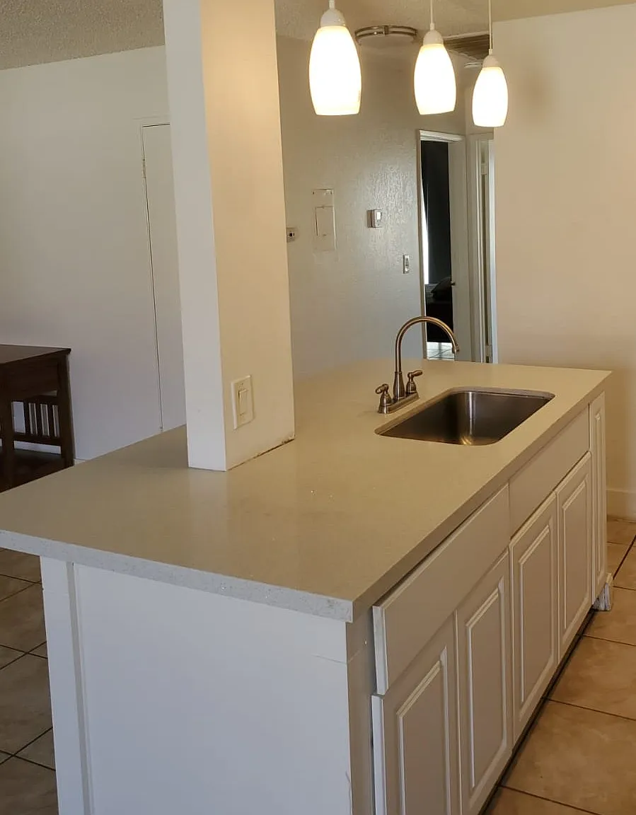 2 bed, 900 sqft, $1,650 — Photo 2