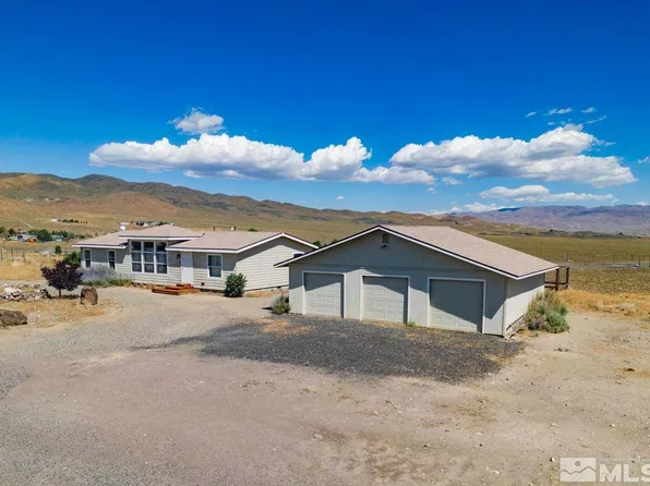 1350 Crest Dr, Silver Springs, NV 89429
