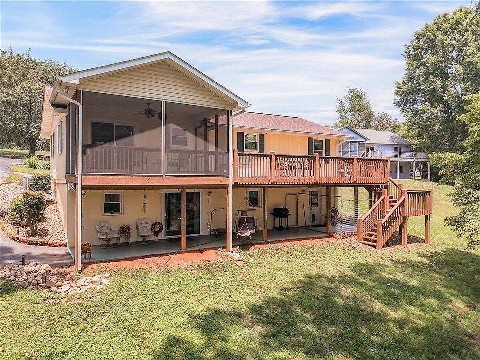 1st image of 106 Club House Dr
