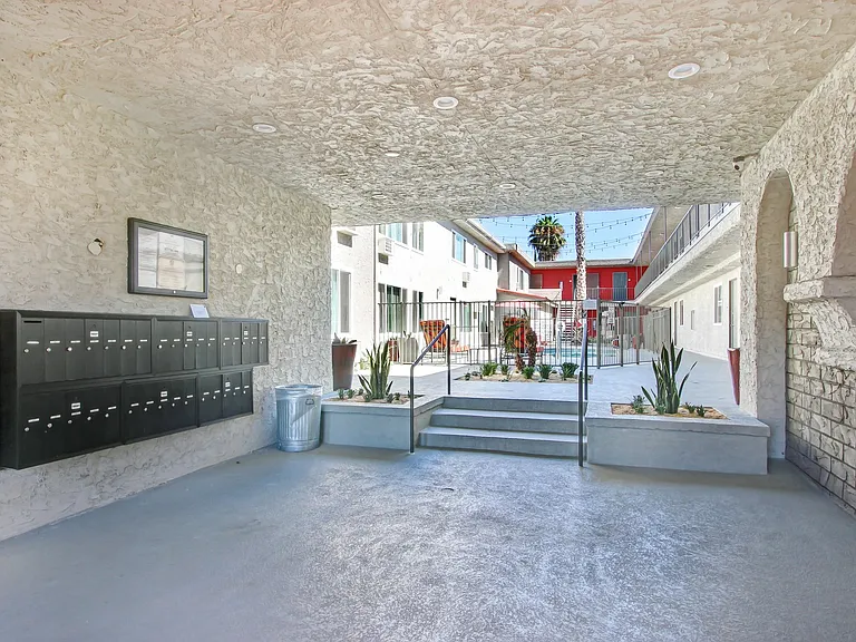 The Seville Apartments — Photo 29