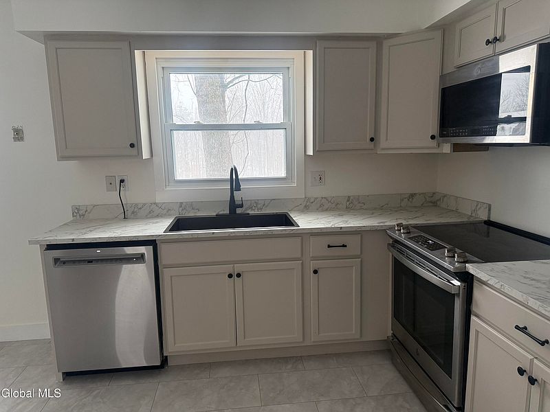 5th image of 24 Birchwood Lane
