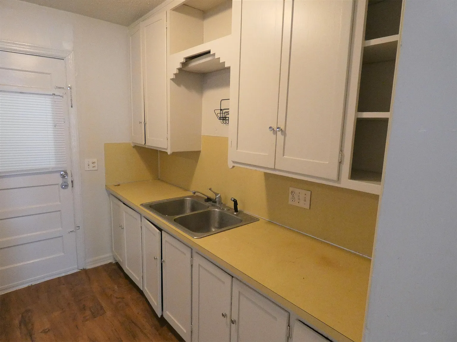 207 W Fairchild Dr - 1 — Photo 3