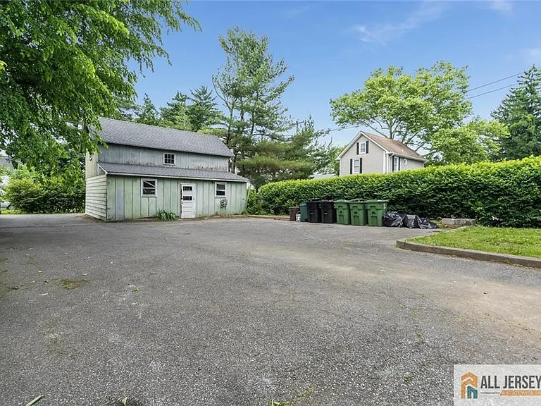 153 Belvidere Ave — Photo 9