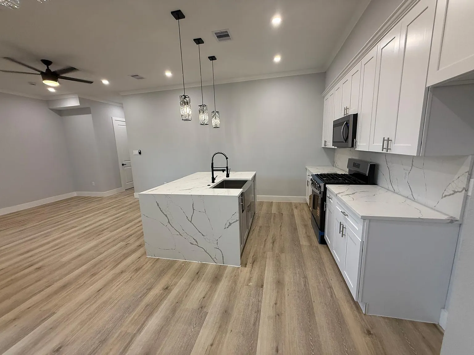 3 bed, 3.5 bath, 1659 sqft, $2,500 — Photo 4