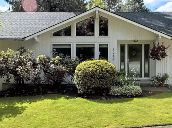 1282 Hide A Way Ln, Lake Oswego, OR 97034