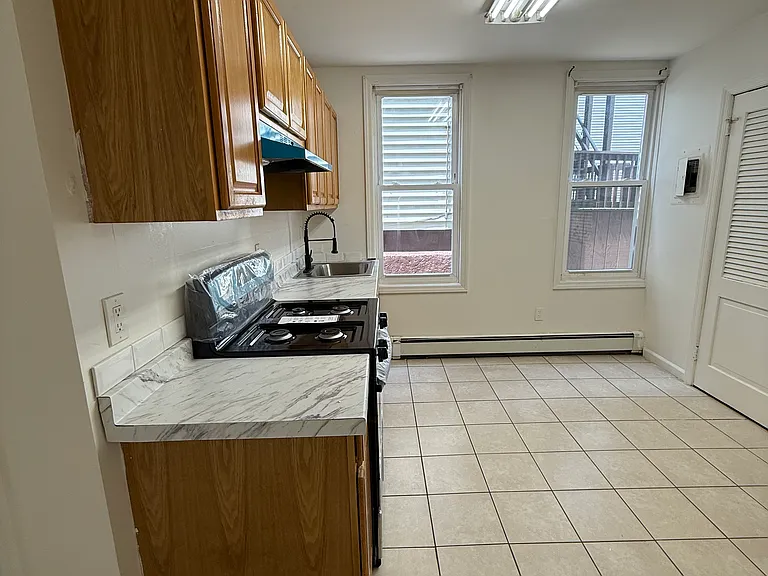 150 Harrison St #2 — Photo 16