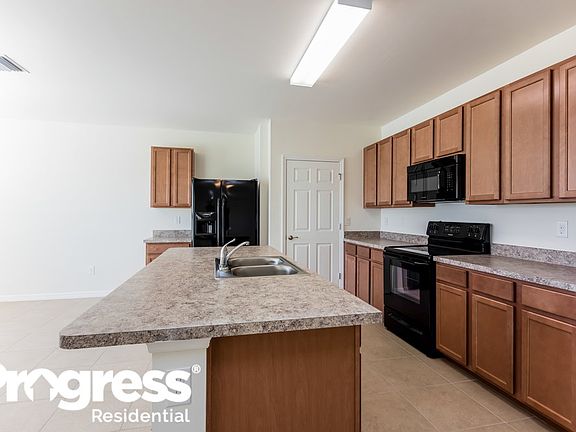 5th image of 920 SE 22nd St