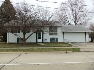 1652 Tappan St, Woodstock, IL 60098