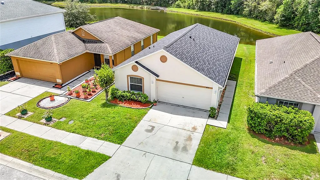3 bed, 2.0 bath, 1292 sqft, $2,000 — Photo 3