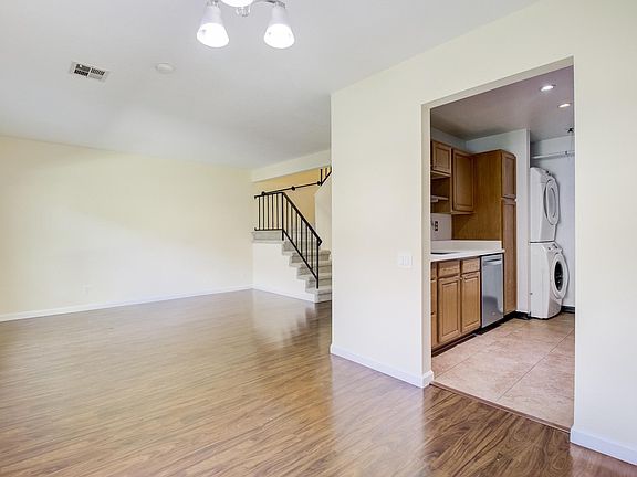 5th image of 5024 Bridgepointe Pl #B