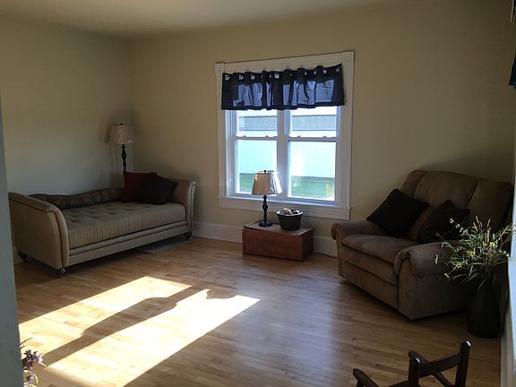 Spacious! Gorgeous floors!