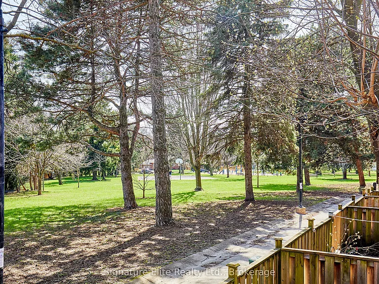 50 Scarborough Golf Club Rd #124 — Photo 31