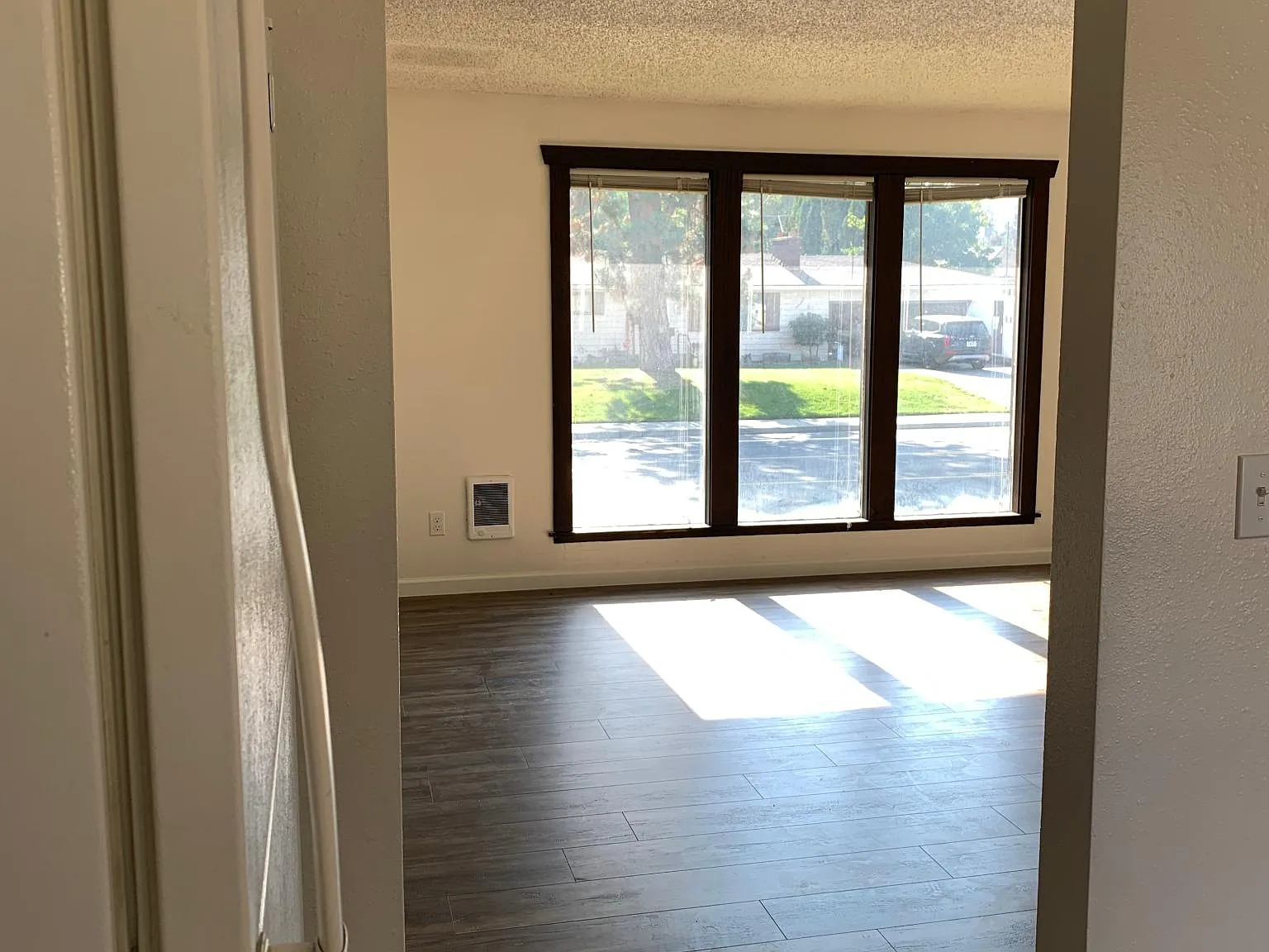 3 bed, 1.5 bath, 1948 sqft, $2,150 — Photo 4