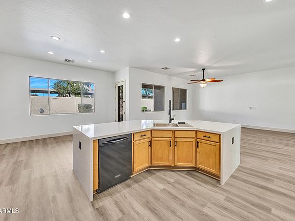 5th image of 2134 E SPRINGFIELD Place
