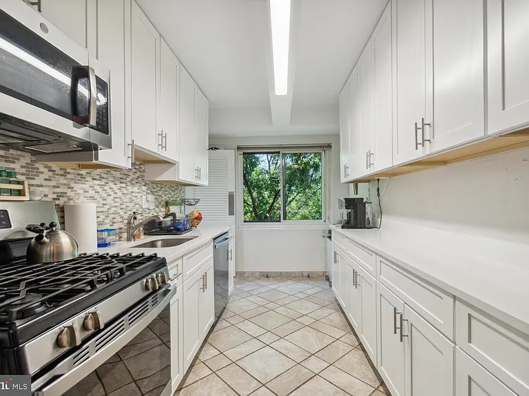 4201 Cathedral Ave NW #914W — Photo 12