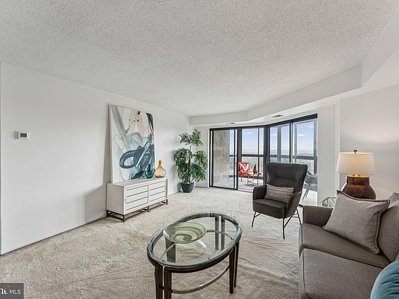 3rd image of 1600 N Oak St APT 1115