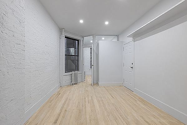 2nd image of 105 Macdougal St #33R