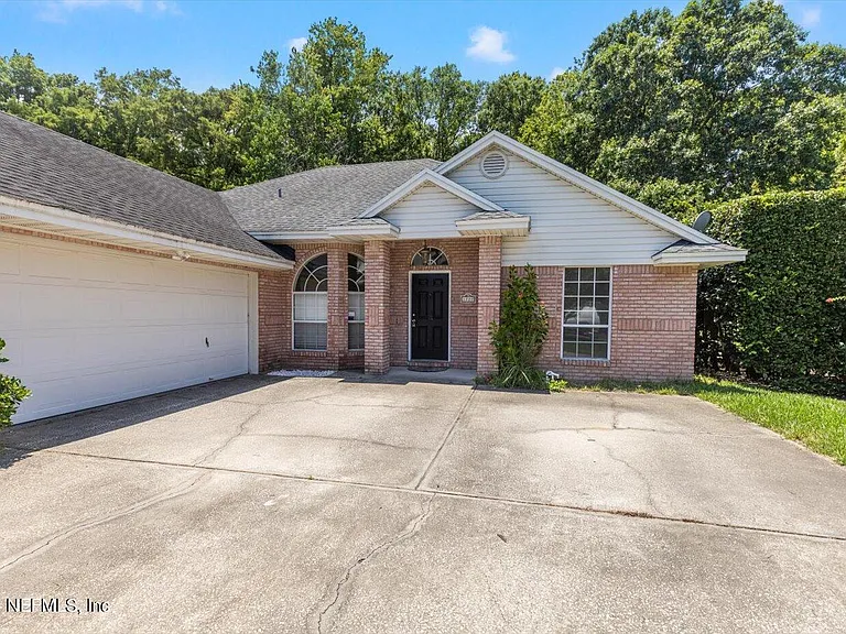 1722 Branch Vine Dr W — Photo 3